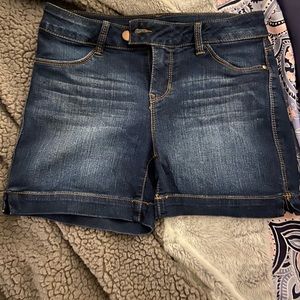 Medium Shorts